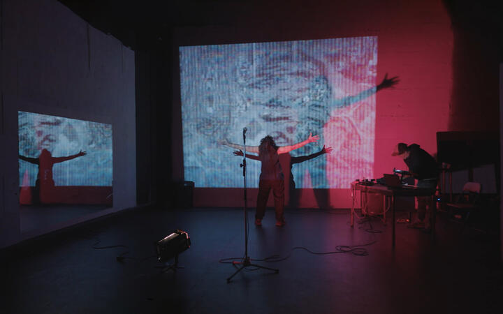 LaCruz — plano general sala